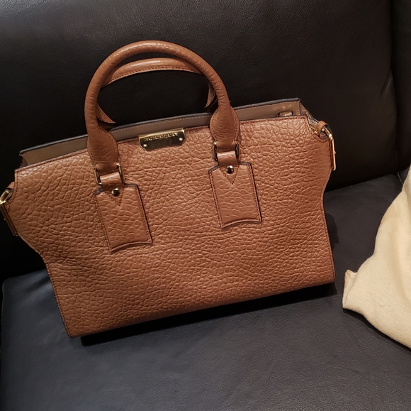 Burberry Medium Clifton Bag - Picture 2 of 8